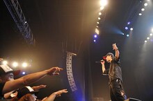 写真はDiggy-MO'ソロツアー最終公演の様子。