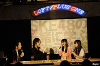 浪川大輔（写真左から2番目）に「君に届け」「テニスの王子様」「緋色の欠片」で演じたキャラクターのセリフを言ってもらい、松井と平松がうれしさのあまり悶絶する場面も。