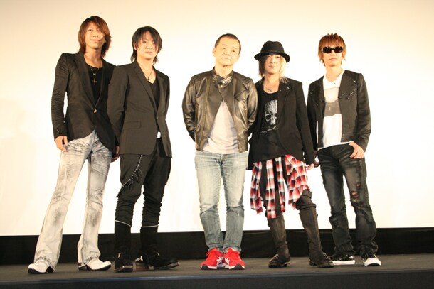 巨大スクリーンで上映された「Je t'aime」に、メンバーも押井も「細かいところまではっきりわかる」と感心しきり。