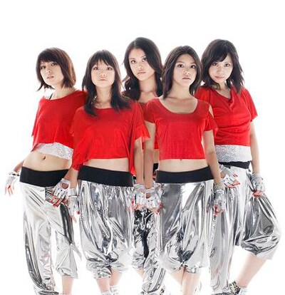 女性から憧れられるパフォーマンスガールズユニットを目標に掲げる9nine。写真左から佐武宇綺、村田寛奈、吉井香奈恵、川島海荷、西脇彩華。