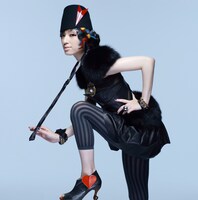 今週の人気の画像6位は「栗山千明、新曲『可能性ガール』で布袋寅泰とタッグ」より、シングル「可能性ガール」期間生産限定盤ジャケット。