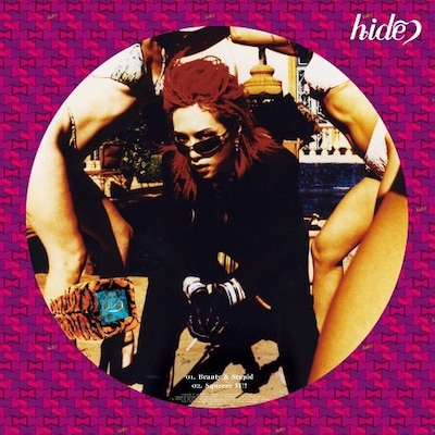 写真は8月に発売された12インチアナログシングル「Beauty & Stupid」。