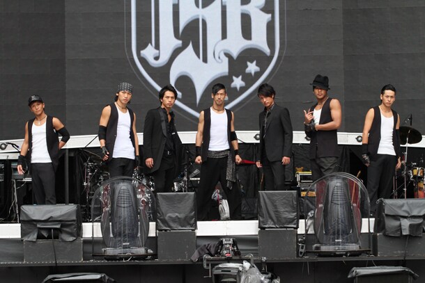 写真左から岩田剛典、NAOTO、登坂広臣、NAOKI、今市隆二、ELLY、山下健二郎。