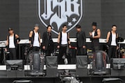 今週の人気の画像8位は「三代目J Soul Brothers誕生!参加メンバーついにお披露目」よりメンバー写真。