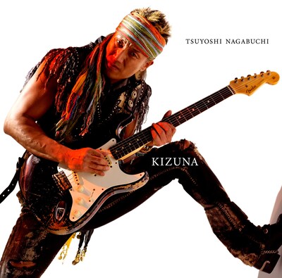 写真はニューシングル「絆 -KIZUNA-」ジャケット。年季の入ったフェンダー・ストラトキャスターをかき鳴らす長渕剛。