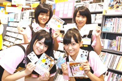 タワーレコード渋谷店で初めてアルバイトを体験したスマイレージ。