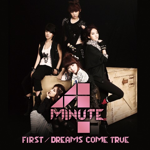 写真はシングル「FIRST/DREAMS COME TRUE」初回限定盤Aのジャケット。付属のDVDには東京での来日イベントのドキュメンタリー映像を収録。