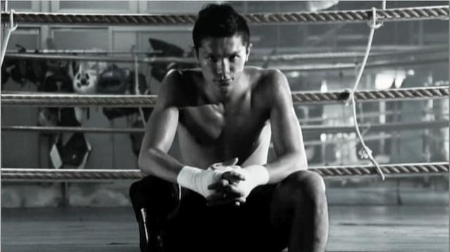 「WING」ビデオクリップのワンシーン。