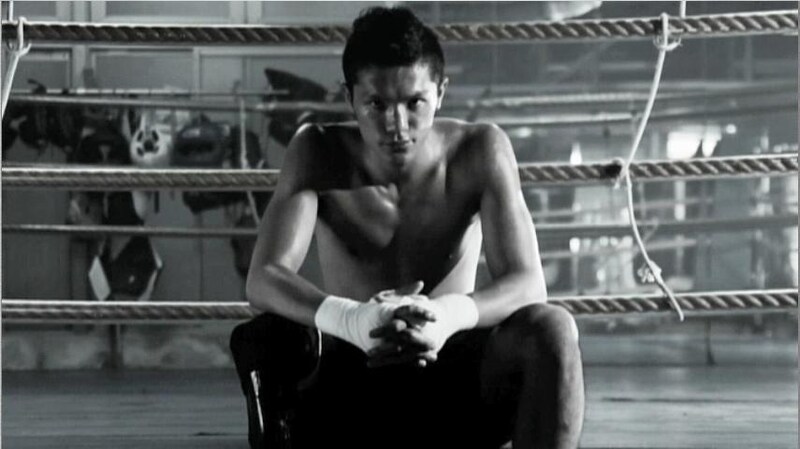 「WING」ビデオクリップのワンシーン。