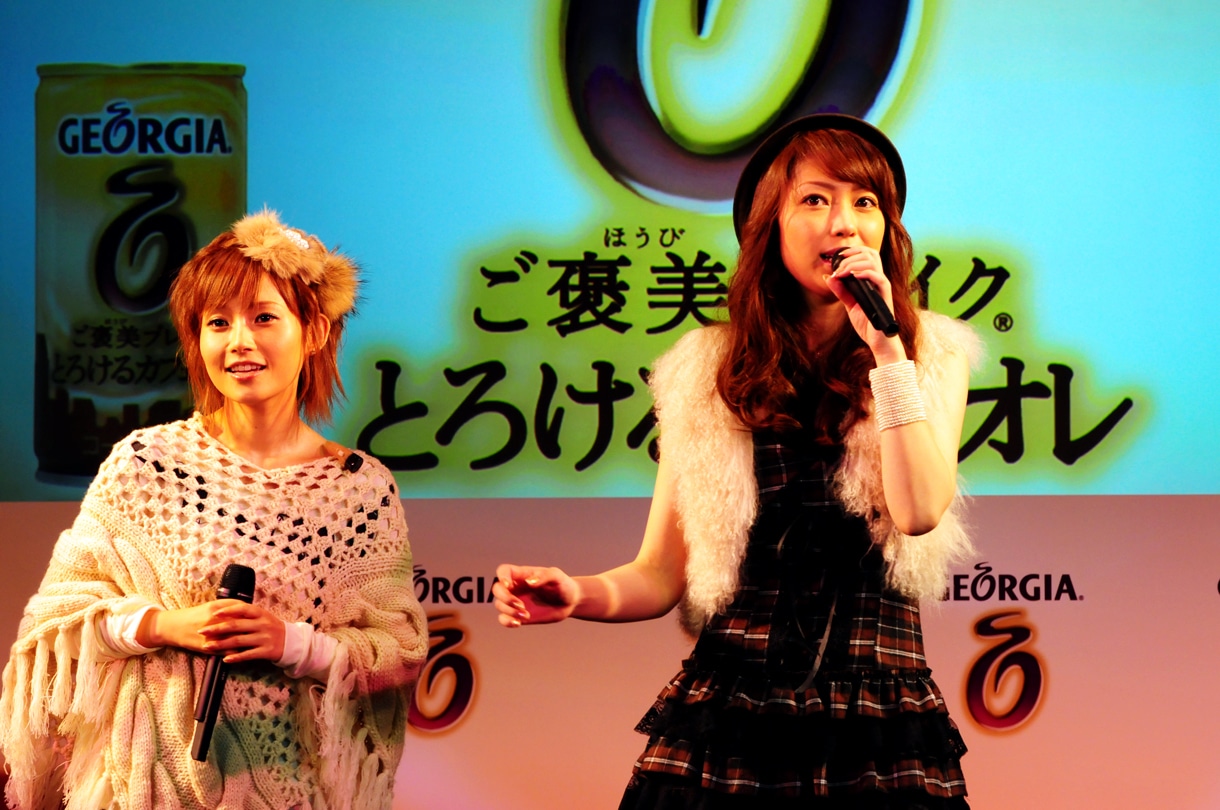 北海道出身の1期生コンビ、安倍なつみ＆飯田圭織。