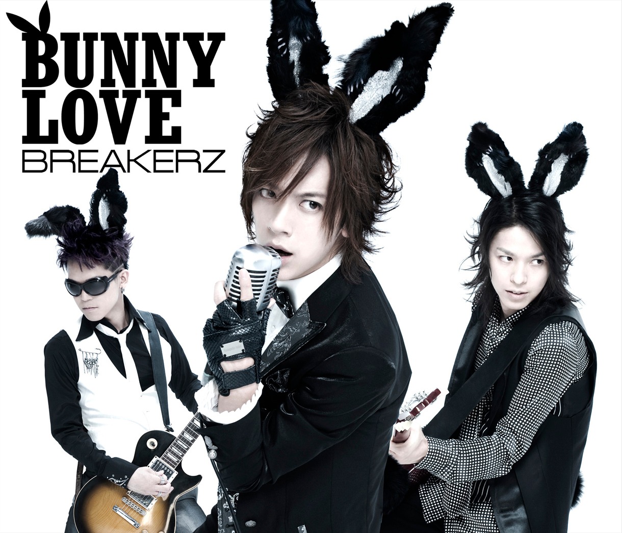 シングル「BUNNY LOVE / REAL LOVE 2010」初回限定盤Aジャケット