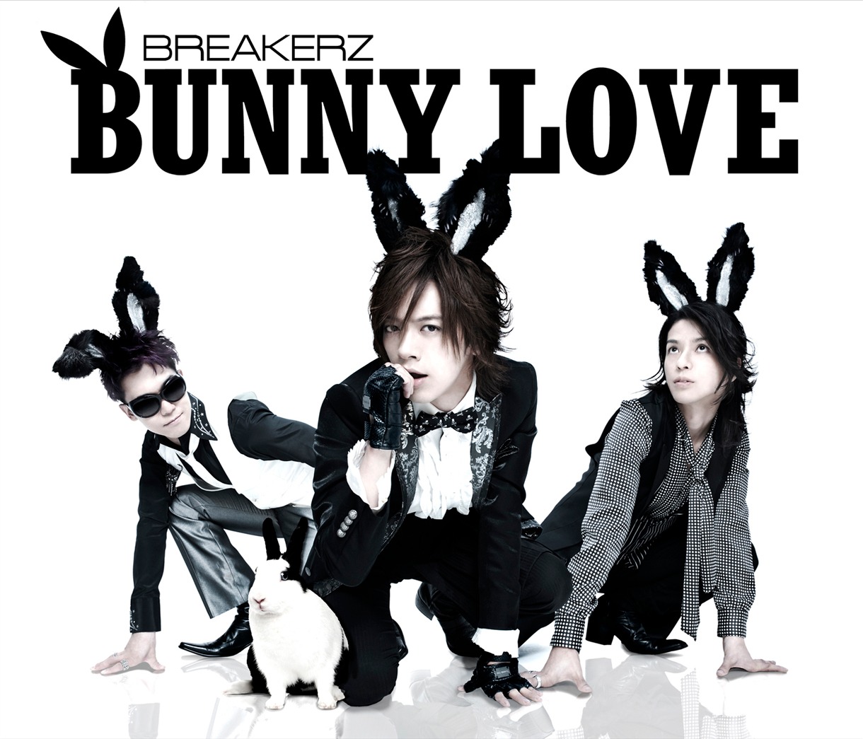 シングル「BUNNY LOVE / REAL LOVE 2010」初回限定盤Cジャケット