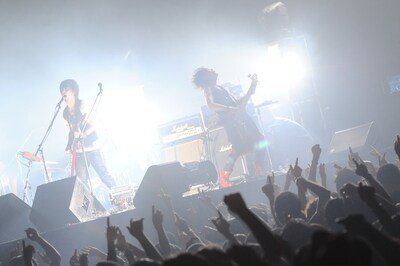 写真は10月2日の幕張イベントホール公演の様子。