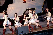 「1,2,3,4、ヨロシク！」を披露中のSKE48。