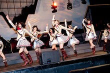 「1,2,3,4、ヨロシク！」を披露中のSKE48。