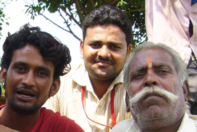 インドから帰国後、アーティスト写真を一新したLOVE LOVE LOVE。