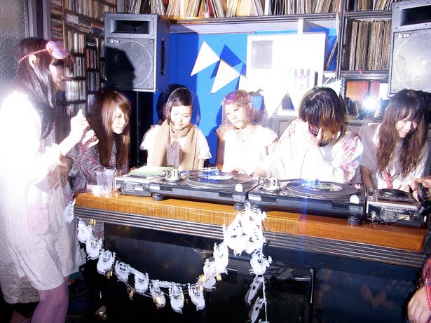 TWEE GRRRLS CLUB
