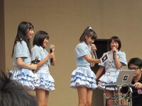 写真はシングル「同じ時給で働く友達の美人ママ」発売記念イベントの様子。