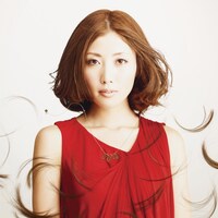 今作のビデオクリップとジャケットデザインは新進気鋭の女性アートディレクター・吉田ユニが担当（写真は「愛しすぎて」ジャケット）。