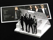 写真はニューアルバム「GLAY」初回限定盤パッケージ。