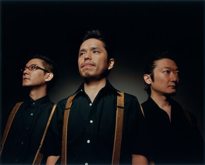 LITTLE CREATURESは、1987年に青柳拓次（Vo,G）、鈴木正人（B,Key）、栗原務（Dr,Per）の3人で結成。1990年にシングル「THINGS TO HIDE」でデビューした。