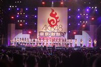 ファンの前に初登場したNMB48の研究生26名。(C)AKS