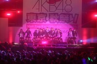 「AKB48 東京 秋祭り」で「Beginner」を披露するAKB48。(C)AKS