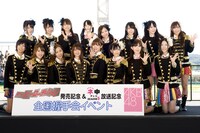 今週の人気の画像4位は「AKB48、握手会イベント罰ゲームで禁断のキス顔披露」より、AKB48集合写真。