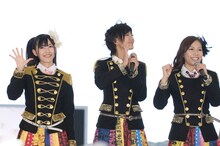 写真左から渡辺麻友、宮澤佐江、河西智美。