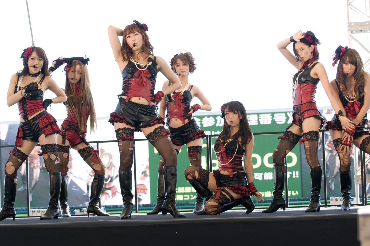 「佐渡へ渡る」を歌うSDN48アンダーガールズB。