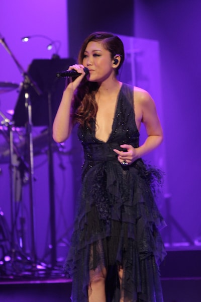 写真は10月10日の「JUJUの日 スペシャル・ライブ『Request』」ステージの様子。