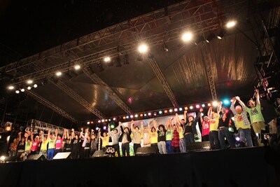 全出演アーティストが登場したフィナーレの様子。