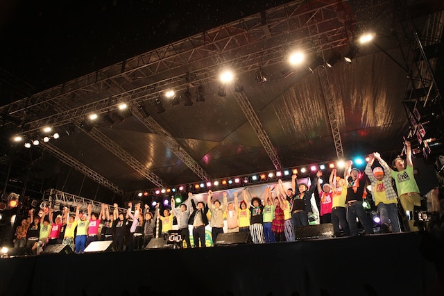 全出演アーティストが登場したフィナーレの様子。