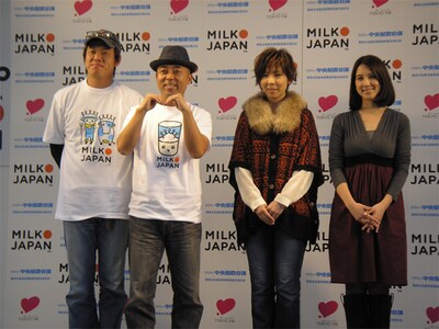 写真は10月10日に有楽町で行われた、牛乳を通じて子育てを支援する草の根運動「MILK JAPAN」のキックオフイベント「MILK JAPAN 2010」の模様。左からTIM、岡本真夜、政井マヤ。岡本はライブ「MILK JAPAN LIVE」で「Alone」「TOMORROW」などを熱唱し、「自分が一番自分らしくいられる場所が家族です。私のライブ会場ではお子さんと家族で来られる方も見られ、うれしいです」とコメントした。この模様は10月17日（日）19:00よりTOKYO FMでオンエアされる。