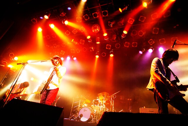 写真は10月13日のライブの様子。