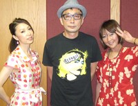 写真左から野宮真貴、サエキけんぞう、桃井はるこ。