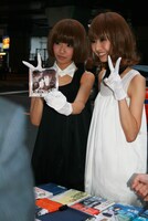 ベストアルバム「VaniBest」購入者には直筆サインと写メールのプレゼント。