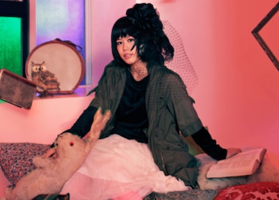 「COSMOS vs ALIEN」特設サイトでは、店舗別オリジナル購入特典も紹介されている。