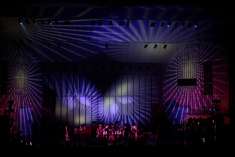 波多野裕文（Vo,G）はアンコールで「みんながPeople In The Boxを好きでいてくれてうれしい」とファンに自身の思いを伝えた。