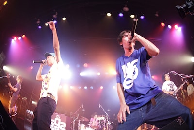 写真は10月16日に東京・LIQUIDROOM ebisuで行われたイベント「BALCOLONY.5th Anniversary "COLONYS"」でのsmorgasのライブの様子。