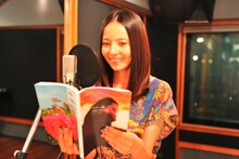 ベッキー♪♯が手に持っているメッセージフォトブック「ベッキーの♪ 心のとびら」は現在32刷・27万部発行のロングセラーとなっている。