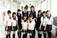 今週の人気の画像4位は「女子小中学生10人組ユニット・さくら学院がデビュー」より、さくら学院アーティスト写真。