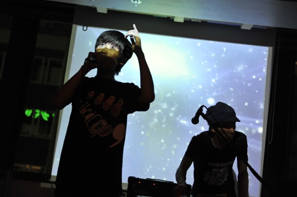 今回出演が発表されたシグナレス（写真）は、ゆーきゃんとあらかじめ決められた恋人たちへによるユニット。