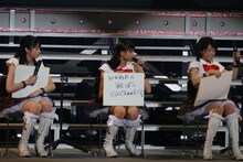 大喜利コーナー「学級会」。和田彩花は「ぁまのじゃく」の歌詞「優しくされたり 髪型褒められたり」の後の穴埋めで「和田彩花の解剖がはじまぁぁたり」と続け、奇才ぶりを発揮。