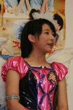 コンサートで行ってみたい地方を尋ねられ「薬師寺でライブがしたいです。他のアイドルグループがそこでやってたので」とアイドル戦国時代を生き抜く覚悟を見せた福田花音。