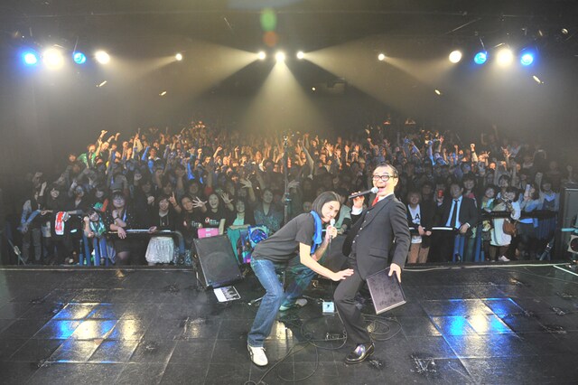 恒例となったファンとの記念撮影。