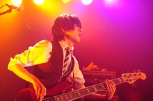 高校時代はメンバー内で唯一、サボらず毎日学校に通っていたという“常識人”奥野翔太（B）。