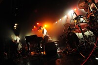 ライブを重ねピアノロックバンドとしてのスタイルを確立したWEAVER。