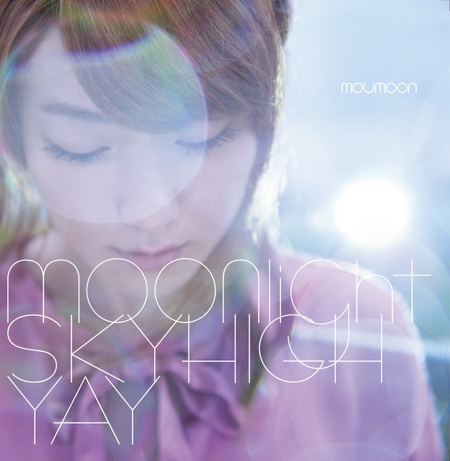 写真はシングル「moonlight / スカイハイ / YAY」CD＋DVDジャケット。