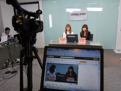 解散を発表したUstream生配信の模様。